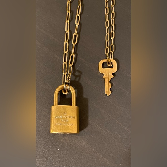 #313 Louis Vuitton LV Lock & Key - Picture 6 of 7